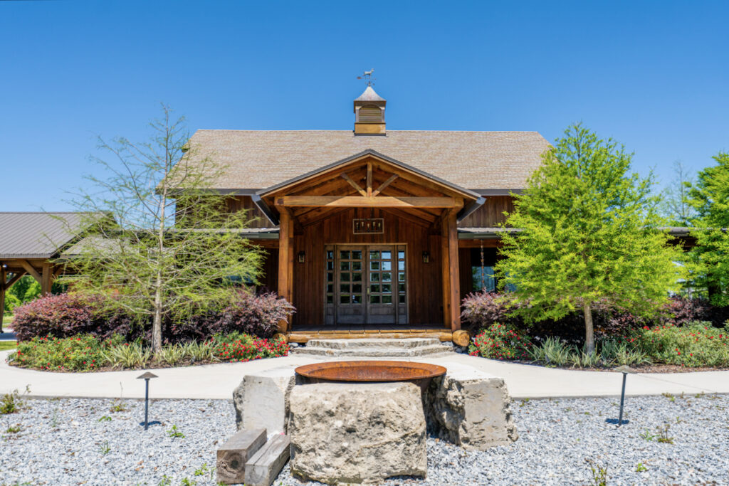 e33a28_b51701e06e7a4b6b9b0eeff09ecbbea4~mv2